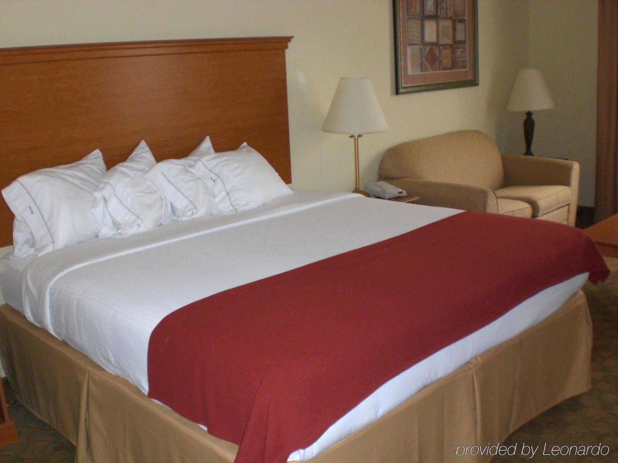 Holiday Inn Express Hotel & Suites Zapata By Ihg Zimmer foto